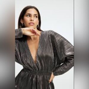 NWT Good American Plissé Deep V-Neck Dolman Sleeve Top Chrome MSRP $129